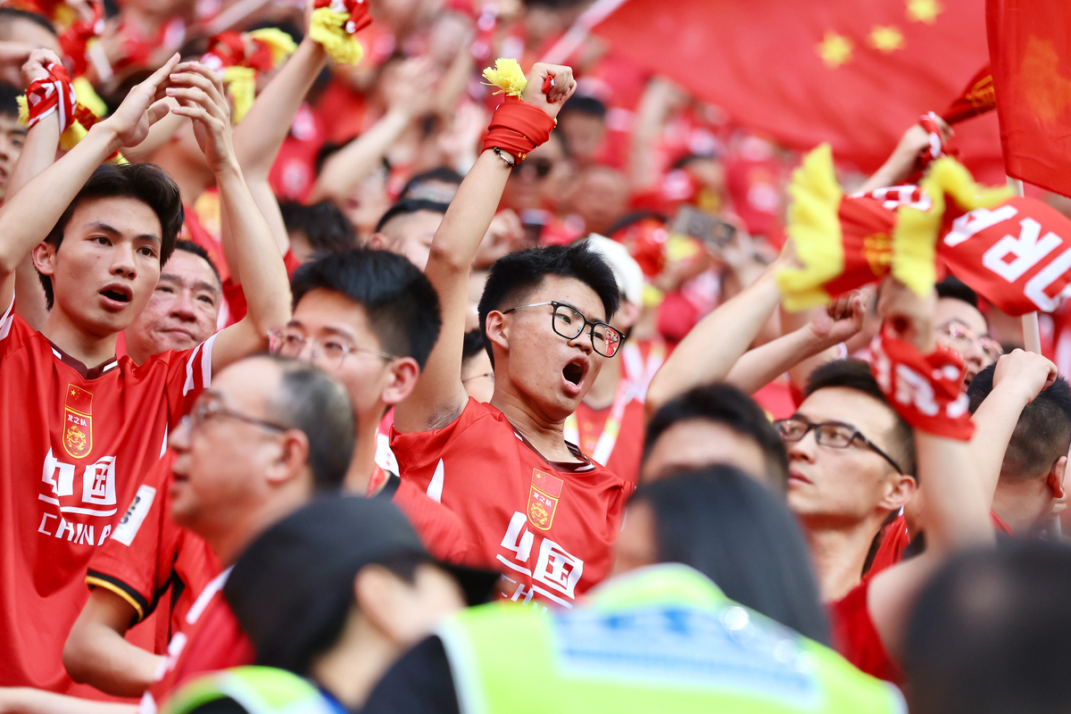 中国足球赛事全面盛情展开，球迷热情高涨的简单介绍