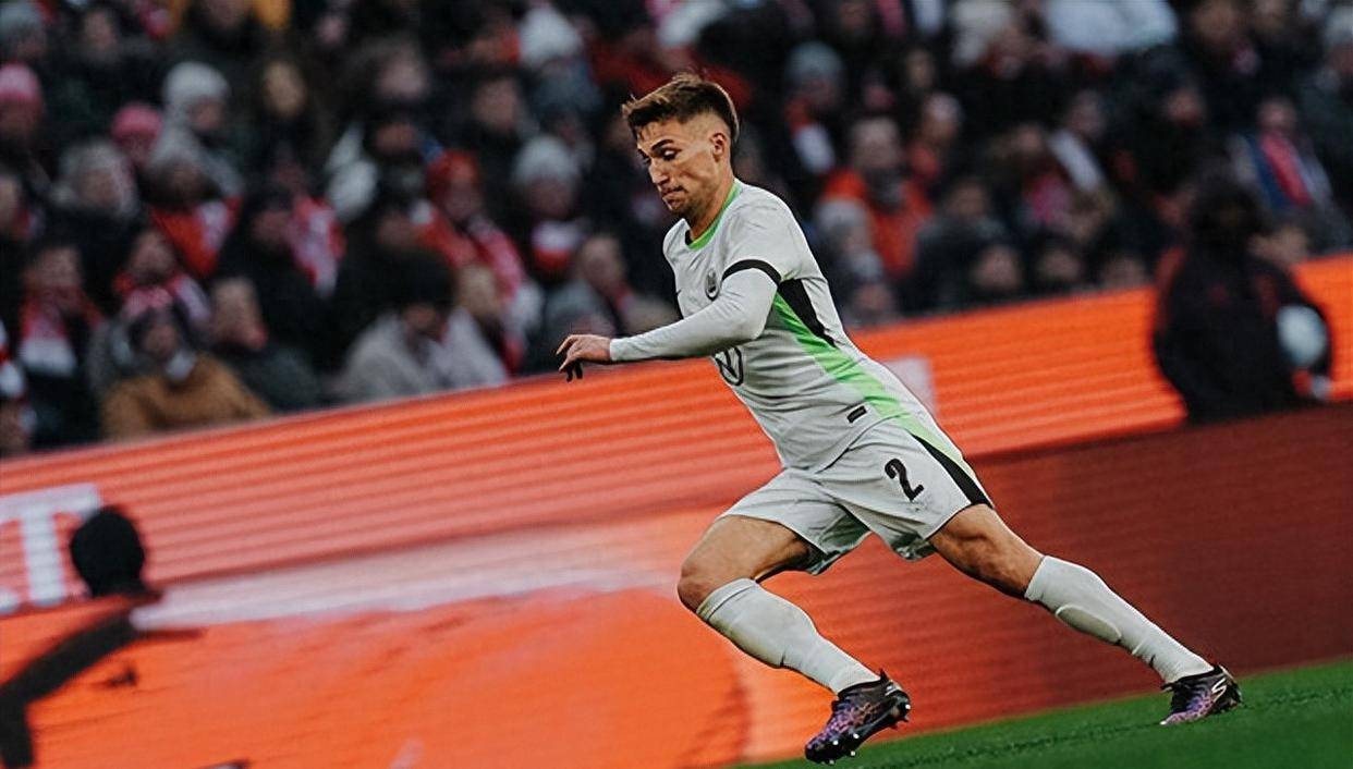 关于沃尔夫斯堡遭遇主场惊险失利，德甲排名下滑的信息